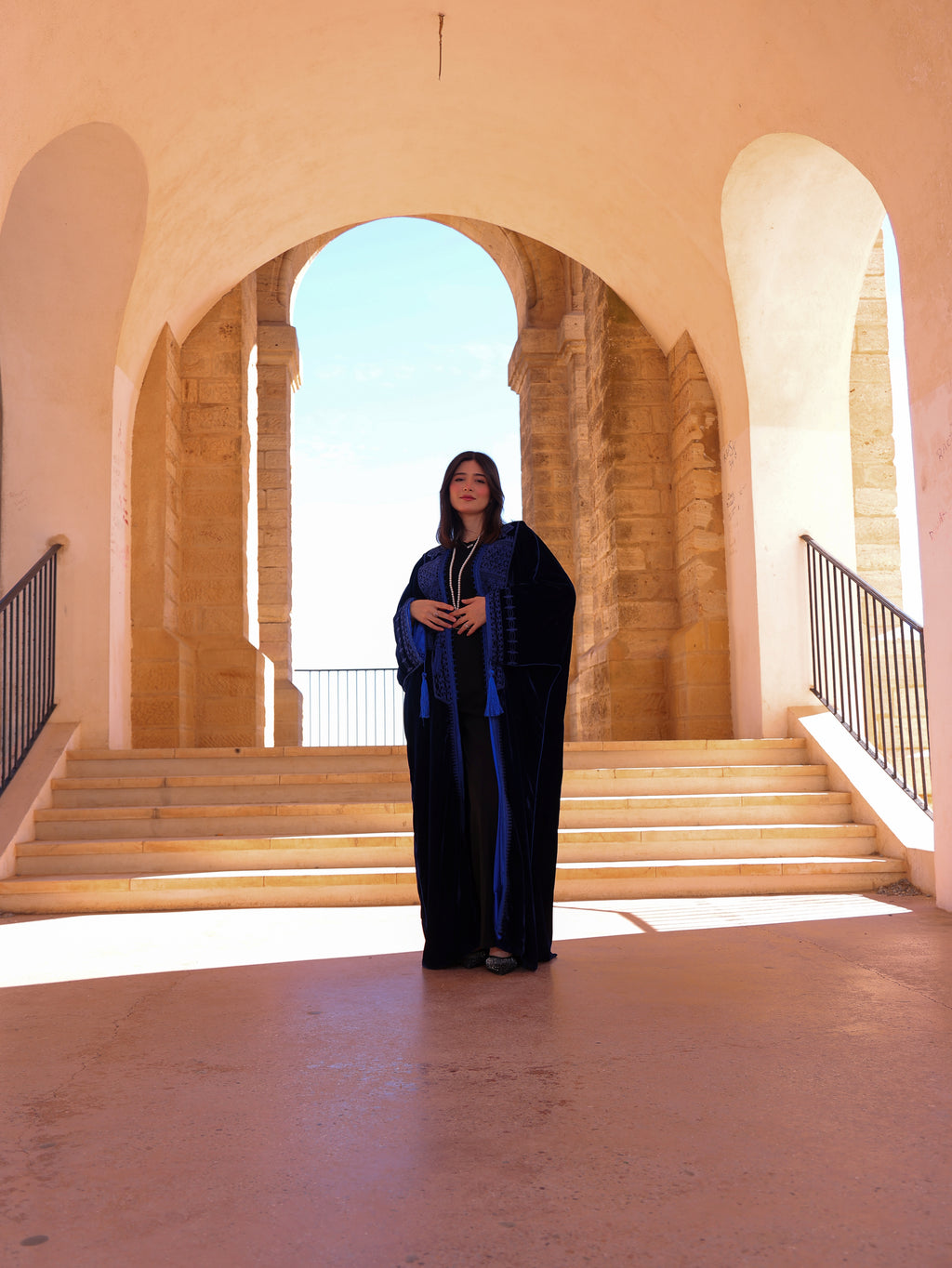 CAFTON BLEU ABAYA "VELVET" EN KATIFA AVEC DU GRO-fil HRIR